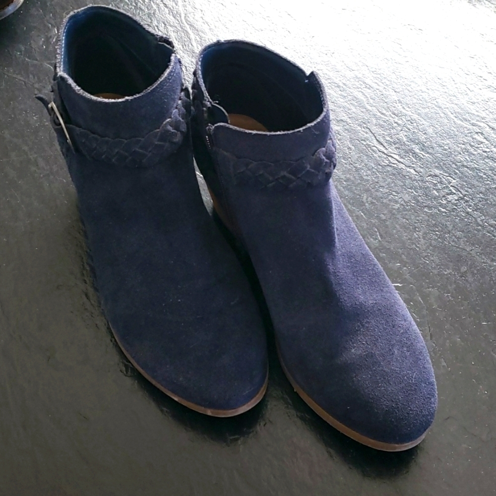 Navy suede booties size 8.5M Bass